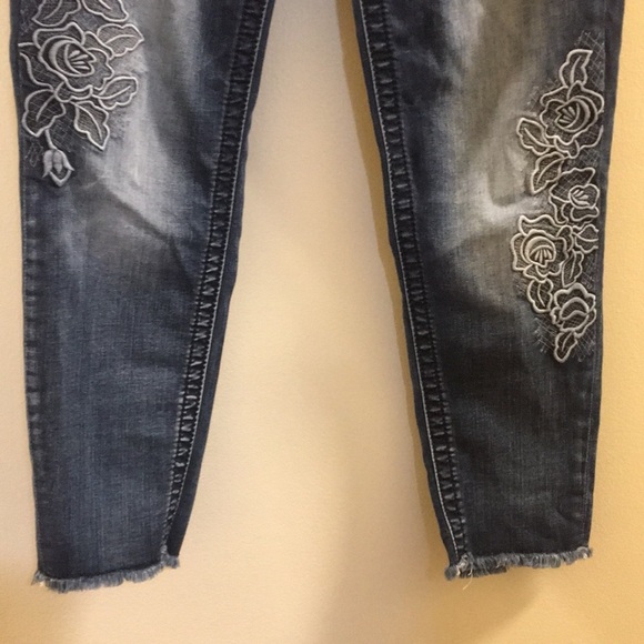 Miss Me Signature Ankle Skinny Jeans 07 - Picture 14 of 14